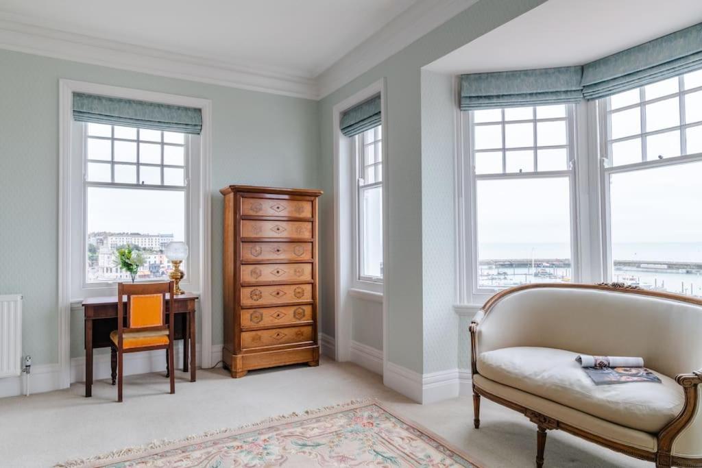 Magnificent House With Harbour View - Ramsgate