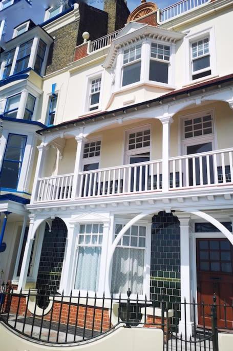 Magnificent House With Harbour View - Holiday home Ramsgate