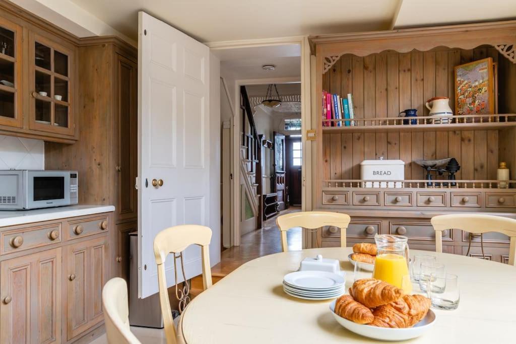 Magnificent House With Harbour View - Holiday home