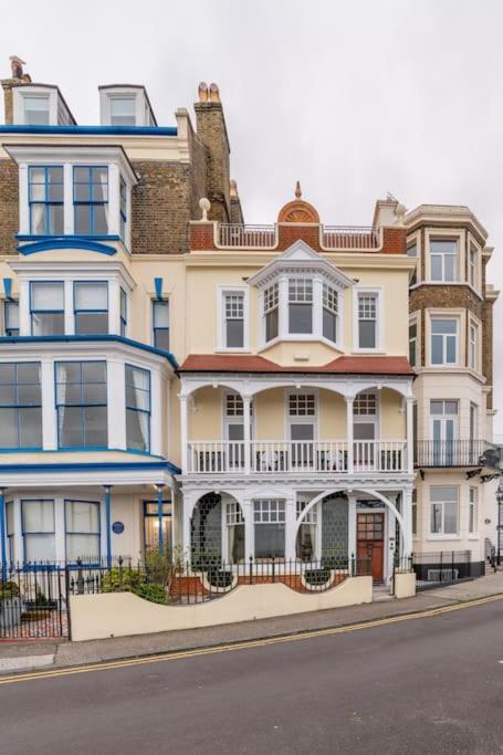 Magnificent House With Harbour View - Holiday home Ramsgate