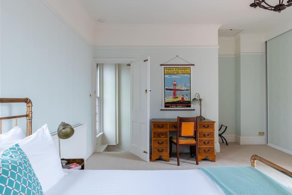Magnificent House With Harbour View - Holiday home Ramsgate